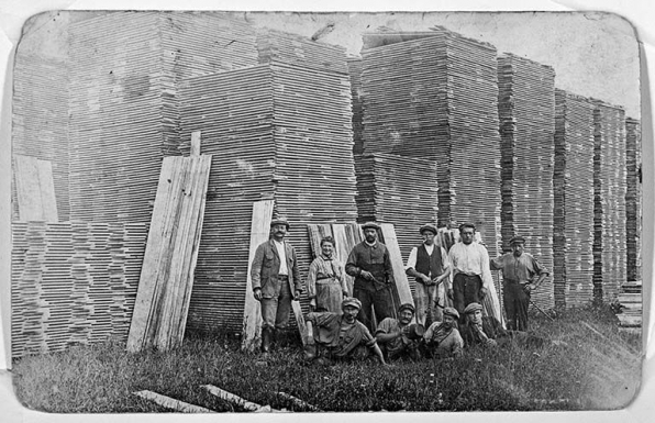 La scierie Beldigot à Asnois, au bord du canal. Photographie ancienne. © Région Bourgogne-Franche-Comté, Inventaire du patrimoine La scierie Beldigot à Asnois, au bord du canal. Photographie ancienne. © Région Bourgogne-Franche-Comté, Inventaire du patrimoine