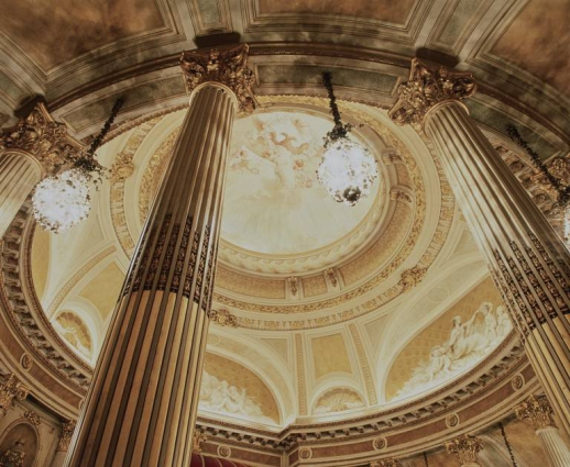 Colonnes et coupole, en 1996. © Région Bourgogne-Franche-Comté, Inventaire du patrimoine