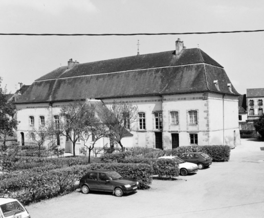 Façade postérieure en 2001. © Région Bourgogne-Franche-Comté, Inventaire du patrimoine Façade postérieure en 2001. © Région Bourgogne-Franche-Comté, Inventaire du patrimoine