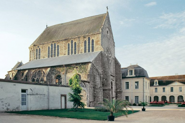 Vue de l'église et d'une partie du bâtiment en U. © Région Bourgogne-Franche-Comté, Inventaire du patrimoine