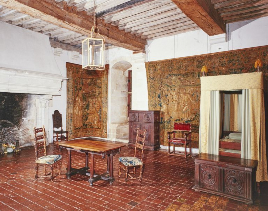 Logis principal, 1er étage, grande salle de l'appartement médiéval. © Région Bourgogne-Franche-Comté, Inventaire du patrimoine Logis principal, 1er étage, grande salle de l'appartement médiéval. © Région Bourgogne-Franche-Comté, Inventaire du patrimoine