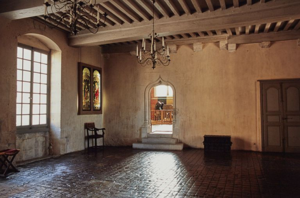 Logis principal, rez-de-chaussée, la grande salle côté chapelle. © Région Bourgogne-Franche-Comté, Inventaire du patrimoine Logis principal, rez-de-chaussée, la grande salle côté chapelle. © Région Bourgogne-Franche-Comté, Inventaire du patrimoine