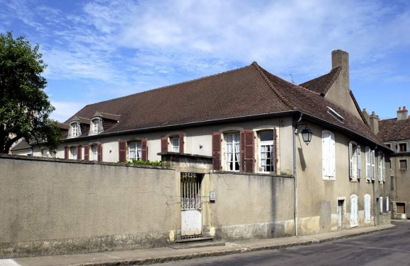 Façade antérieure, vue d'ensemble depuis la rue. © Région Bourgogne-Franche-Comté, Inventaire du patrimoine