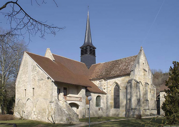 Ancienne église abbatiale, devenue paroissiale : chevet et extrémité nord de l'aile orientale. © Région Bourgogne-Franche-Comté, Inventaire du patrimoine