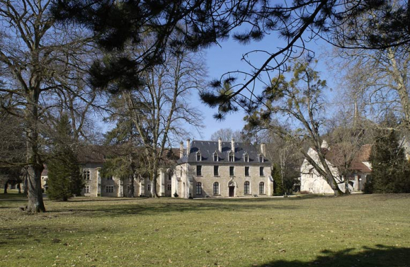 Bâtiments conventuels : vue d'ensemble depuis l'est. © Région Bourgogne-Franche-Comté, Inventaire du patrimoine