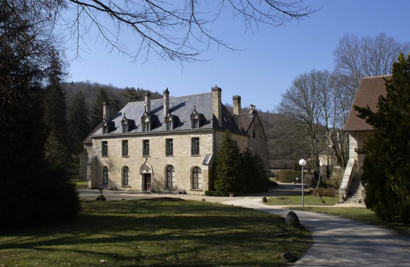 Partie sud de l'aile orientale, vue du nord-ouest. © Région Bourgogne-Franche-Comté, Inventaire du patrimoine