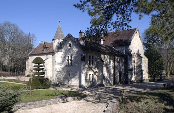Bâtiment du réfectoire et aile en retour d'équerre, vus depuis le sud-ouest. © Région Bourgogne-Franche-Comté, Inventaire du patrimoine Bâtiment du réfectoire et aile en retour d'équerre, vus depuis le sud-ouest. © Région Bourgogne-Franche-Comté, Inventaire du patrimoine