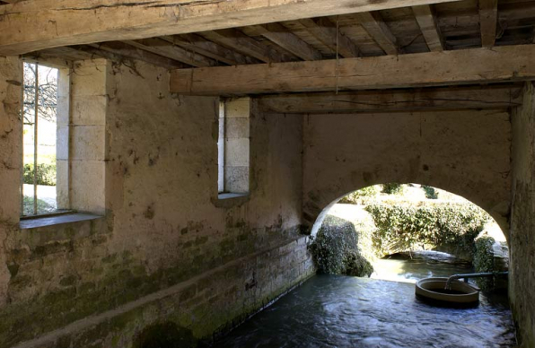 Ancien moulin à eau : bief. © Région Bourgogne-Franche-Comté, Inventaire du patrimoine Ancien moulin à eau : bief. © Région Bourgogne-Franche-Comté, Inventaire du patrimoine