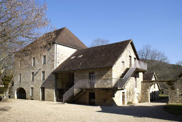 Ancien moulin à eau (élévation ouest) et bâtiment annexe. © Région Bourgogne-Franche-Comté, Inventaire du patrimoine
