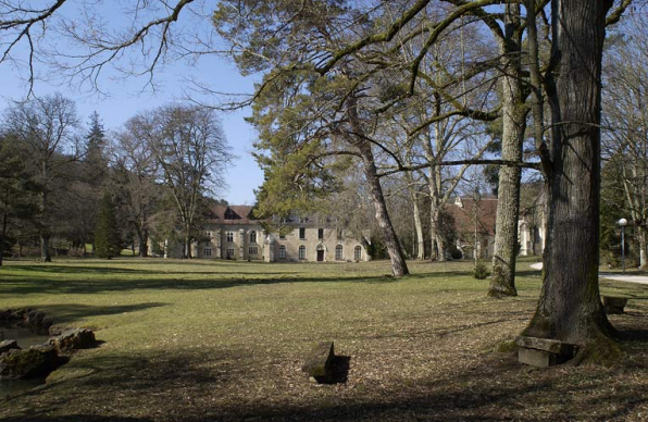 Vue du parc à l'est des bâtiments conventuels. © Région Bourgogne-Franche-Comté, Inventaire du patrimoine