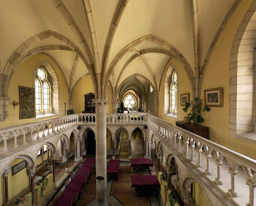 Bâtiment du réfectoire : réfectoire néo-gothique (vue prise depuis la partie nord de la galerie haute). © Région Bourgogne-Franche-Comté, Inventaire du patrimoine