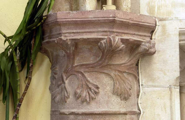 Bâtiment du réfectoire : chapiteaux feuillagés (13e siècle). © Région Bourgogne-Franche-Comté, Inventaire du patrimoine