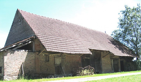 Vue d'ensemble de la façade du bâtiment des dépendances. © Ecomusée de la Bresse Bourguignonne