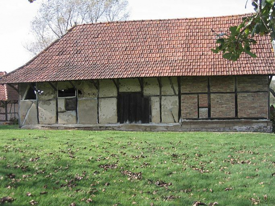 Vue d'ensemble de la façade du bâtiment des dépendances. © Ecomusée de la Bresse Bourguignonne