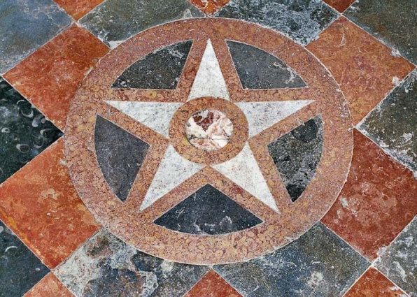 Détail du carrelage de sol. © Région Bourgogne-Franche-Comté, Inventaire du patrimoine