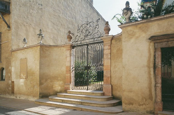 Grille d'entrée. © Région Bourgogne-Franche-Comté, Inventaire du patrimoine