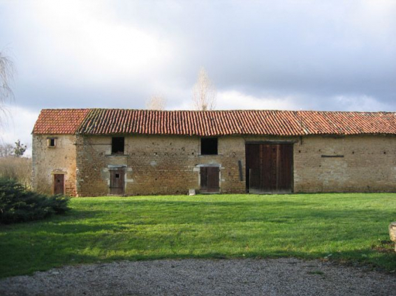 Vue d'ensemble de la façade du bâtiment des dépendances. © Ecomusée de la Bresse Bourguignonne