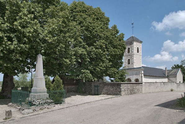 Place de l'église. © Région Bourgogne-Franche-Comté, Inventaire du patrimoine