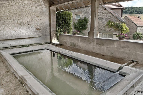 Vue intérieure du lavoir. © Région Bourgogne-Franche-Comté, Inventaire du patrimoine