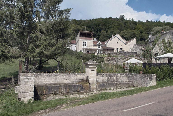 Fontaine, vue d'ensemble. © Région Bourgogne-Franche-Comté, Inventaire du patrimoine