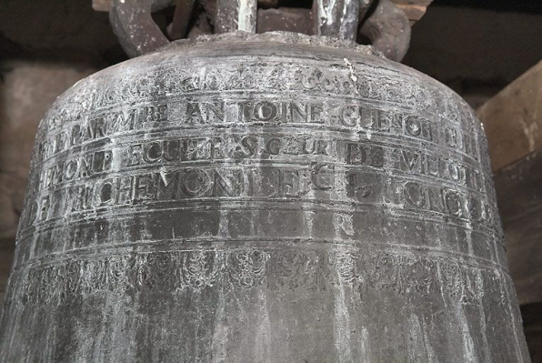 Détail : vase supérieur. © Région Bourgogne-Franche-Comté, Inventaire du patrimoine