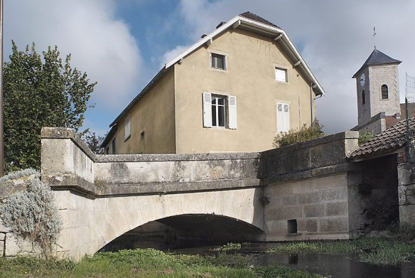 Vue d'ensemble du pont de la rue de la Fontaine. © Région Bourgogne-Franche-Comté, Inventaire du patrimoine