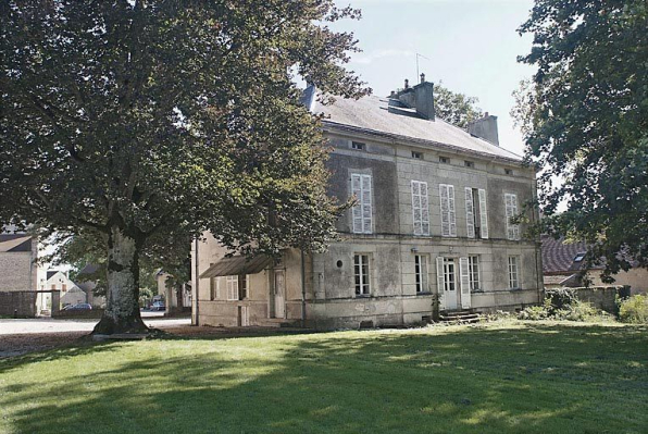 Façade postérieure et élévation droite. © Région Bourgogne-Franche-Comté, Inventaire du patrimoine