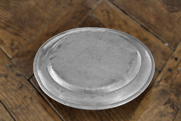 Vue du revers de l'assiette n° 02/00365, 11. © Région Bourgogne-Franche-Comté, Inventaire du patrimoine