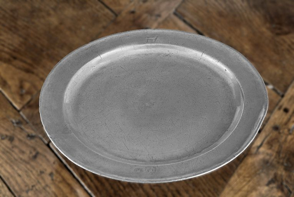 Vue d'ensemble du plat n° 02/00408. © Région Bourgogne-Franche-Comté, Inventaire du patrimoine