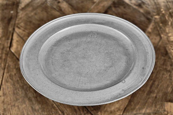 Vue d'ensemble du plat n° 02/00665. © Région Bourgogne-Franche-Comté, Inventaire du patrimoine