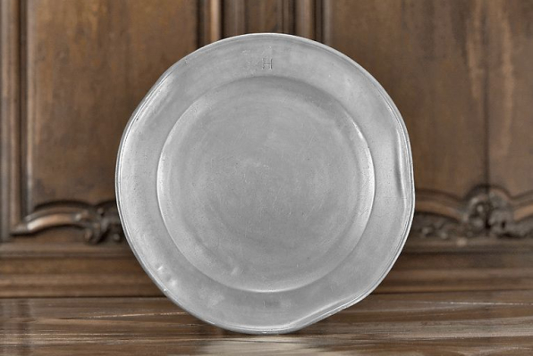 Vue d'ensemble du plat n° 02/00400, 1. © Région Bourgogne-Franche-Comté, Inventaire du patrimoine