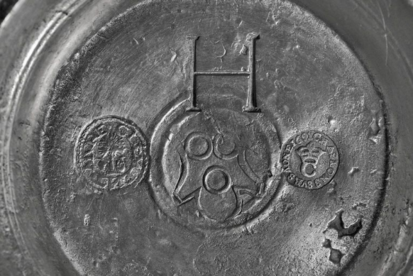 Pichet n° 354 : détail des poinçons. © Région Bourgogne-Franche-Comté, Inventaire du patrimoine