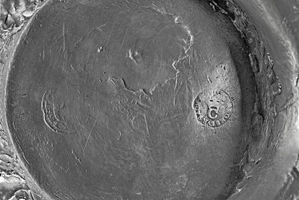 Pichet n° 353 : détail des poinçons. © Région Bourgogne-Franche-Comté, Inventaire du patrimoine