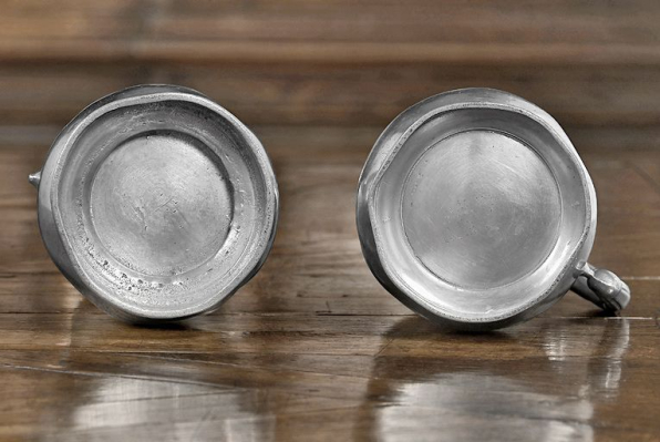 Pots à eau n° 02/00388, 5 et 02/00389 : vue du dessous. © Région Bourgogne-Franche-Comté, Inventaire du patrimoine