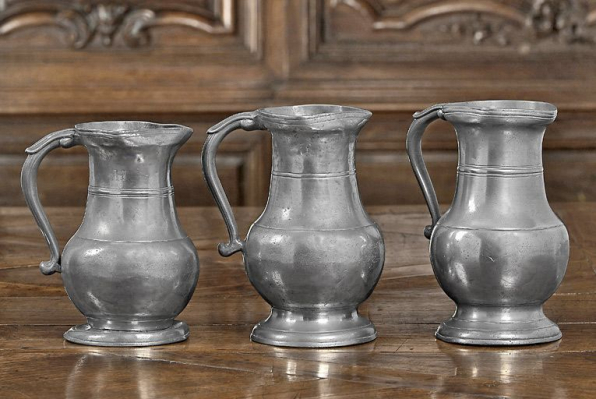 Vue des pots à eau n° 02/00388, 2 et 3, et 02/00389. © Région Bourgogne-Franche-Comté, Inventaire du patrimoine