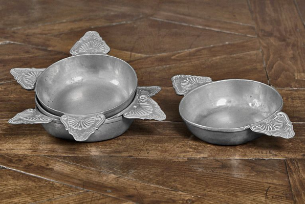 Vue d'ensemble des écuelles à oreilles n° d'inventaire 02/00393, 1 à 5. © Région Bourgogne-Franche-Comté, Inventaire du patrimoine