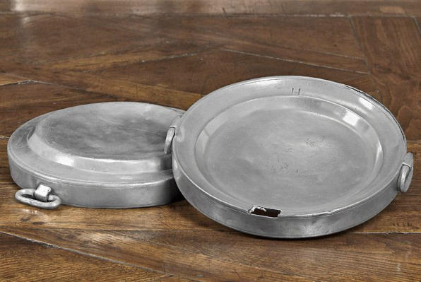 Vue d'ensemble des assiettes-réchauds n° 02/00194, 5 et 6. © Région Bourgogne-Franche-Comté, Inventaire du patrimoine