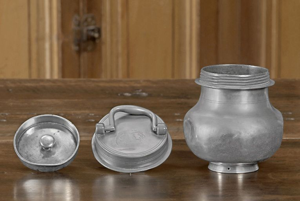 Vue d'ensemble du pot à jus de viande n° 02/01190. © Région Bourgogne-Franche-Comté, Inventaire du patrimoine