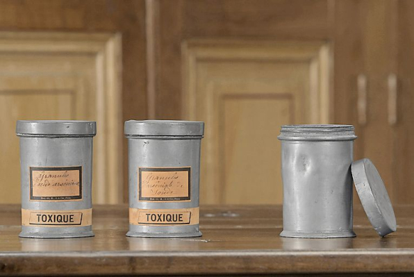 Vue d'ensemble des pots n° 02/01181, 14, 31 et 32. © Région Bourgogne-Franche-Comté, Inventaire du patrimoine