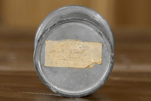 Vue du dessous d'un pot. © Région Bourgogne-Franche-Comté, Inventaire du patrimoine