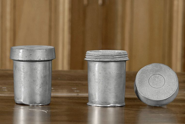 Vue d'ensemble des pots n° 02/01182, 1 et 2. © Région Bourgogne-Franche-Comté, Inventaire du patrimoine