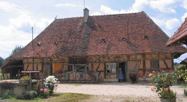 Vue d'ensemble de la façade de l'habitation. © Région Bourgogne-Franche-Comté, Inventaire du patrimoine