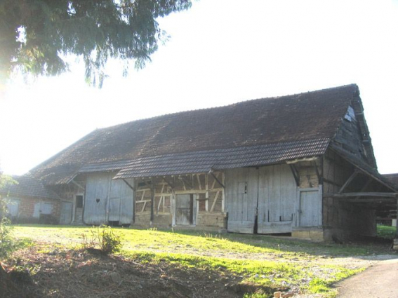 Vue d'ensemble de la façade du bâtiment des dépendances. © Région Bourgogne-Franche-Comté, Inventaire du patrimoine