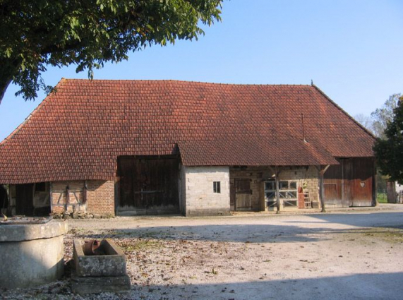 Vue d'ensemble de la façade du bâtiment des dépendances. © Région Bourgogne-Franche-Comté, Inventaire du patrimoine