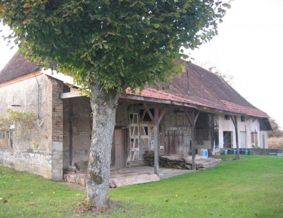 Vue d'ensemble de la façade du bâtiment des dépendances. © Région Bourgogne-Franche-Comté, Inventaire du patrimoine