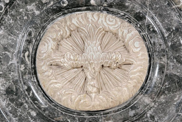 Détail : médaillon du revers de l'autel. © Région Bourgogne-Franche-Comté, Inventaire du patrimoine