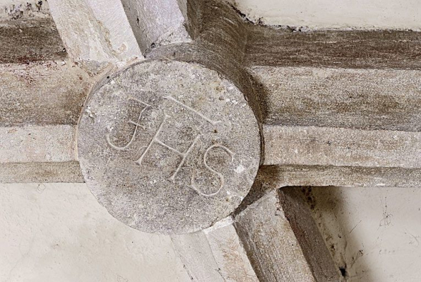 Clef de voûte du choeur. © Région Bourgogne-Franche-Comté, Inventaire du patrimoine Clef de voûte du choeur. © Région Bourgogne-Franche-Comté, Inventaire du patrimoine