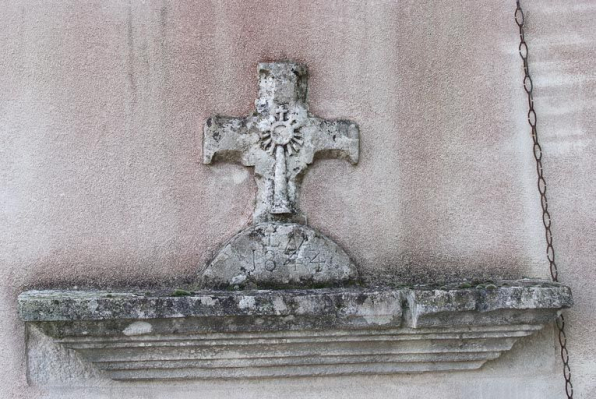 Détail du décor au-dessus de l'entrée. © Région Bourgogne-Franche-Comté, Inventaire du patrimoine