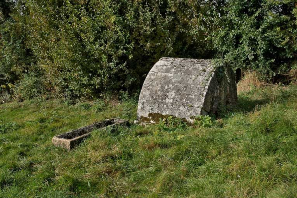 Fontaine, vue de profil. © Région Bourgogne-Franche-Comté, Inventaire du patrimoine Fontaine, vue de profil. © Région Bourgogne-Franche-Comté, Inventaire du patrimoine