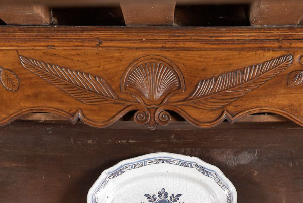 Détail du décor du vaisselier. © Région Bourgogne-Franche-Comté, Inventaire du patrimoine